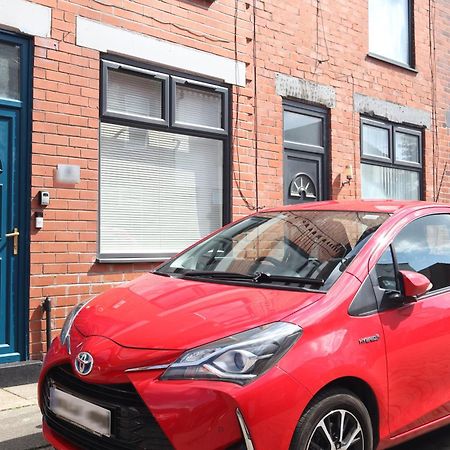 2-Bedroom, Free Parking, High Speed Wi-Fi, Swinton Manchester Extérieur photo
