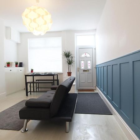 2-Bedroom, Free Parking, High Speed Wi-Fi, Swinton Manchester Extérieur photo